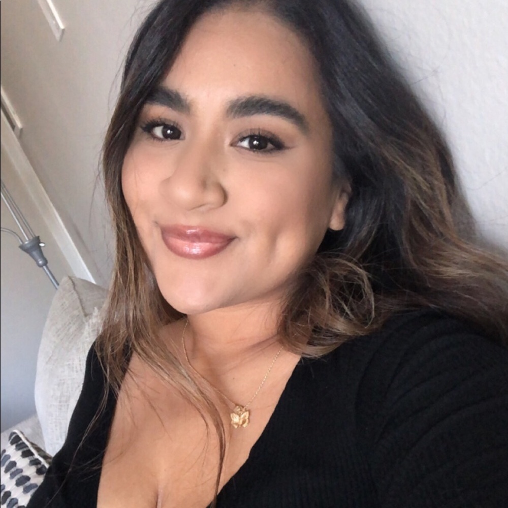 Meet your Posher, Dominique